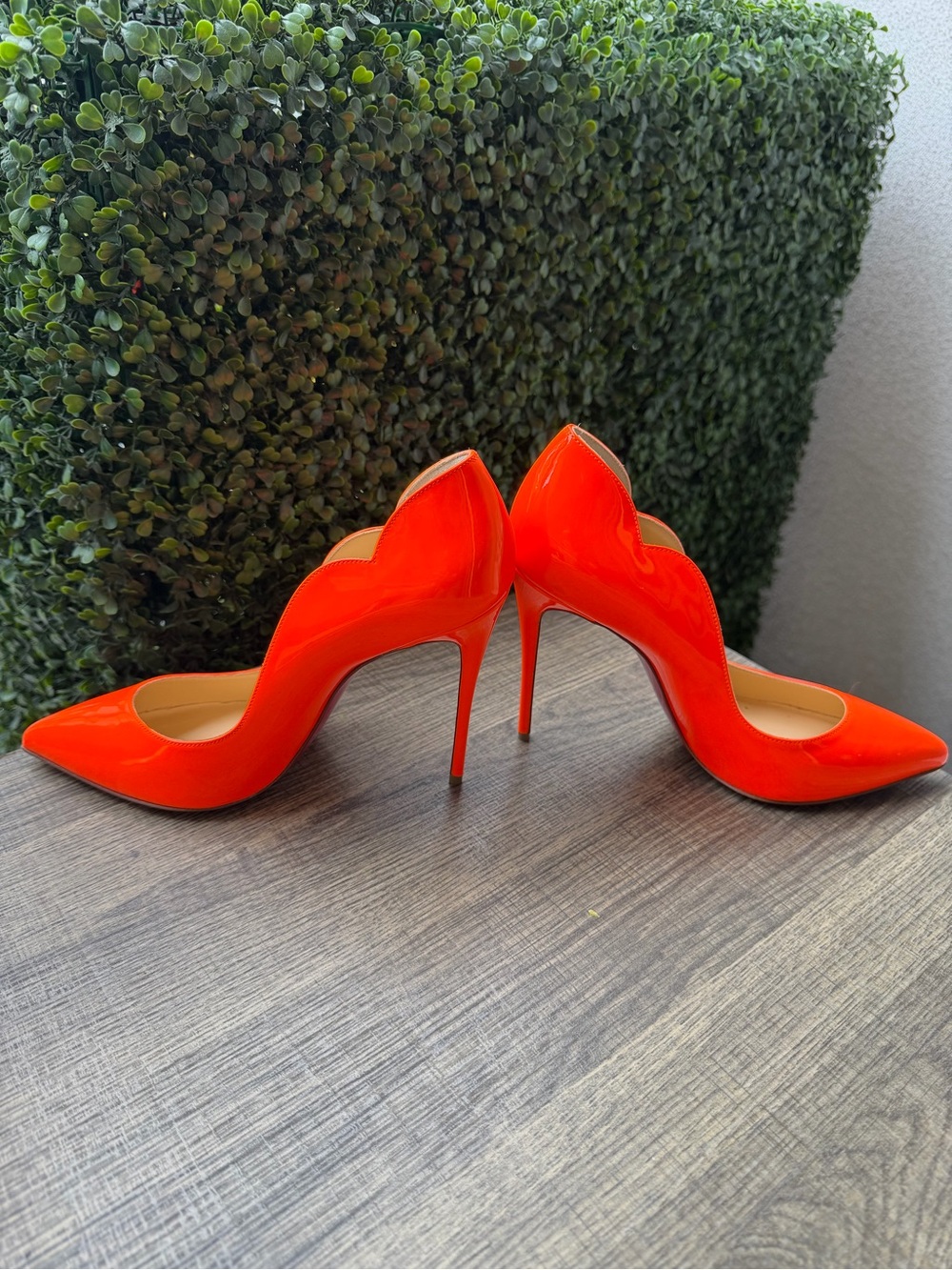 Christian Louboutin Hot Chick 100 Neon Orange Patent Pumps Heels New size 39/9 - Picture 2 of 11